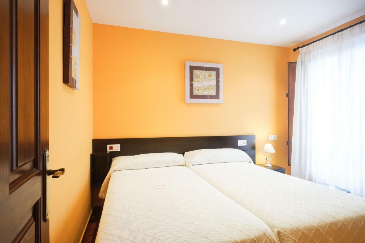 Apartamentos de Herminia Manzaneda  Bagian luar foto