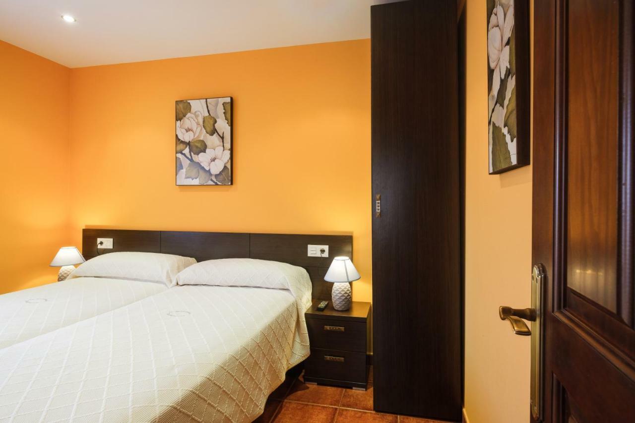 Apartamentos de Herminia Manzaneda  Bagian luar foto
